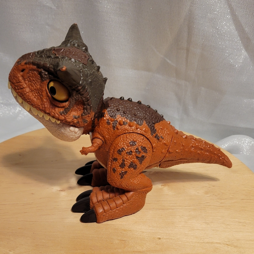 Jurassic World Camp Cretaceous Action Figure, Chompin Carnotaurus Toro Dinosaur - Picture 5 of 12